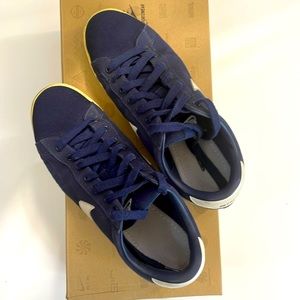 Nike Y2K women’s Raquette navy size 8 1/2